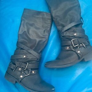 Boots below the knee